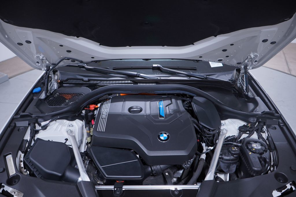 Thumbnail: 2023 BMW 5 Series - 23