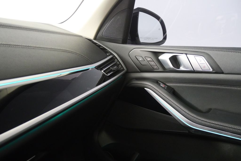 Thumbnail: 2021 BMW X7 - 31