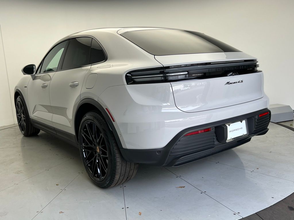 Thumbnail: 2026 Porsche Macan - 3