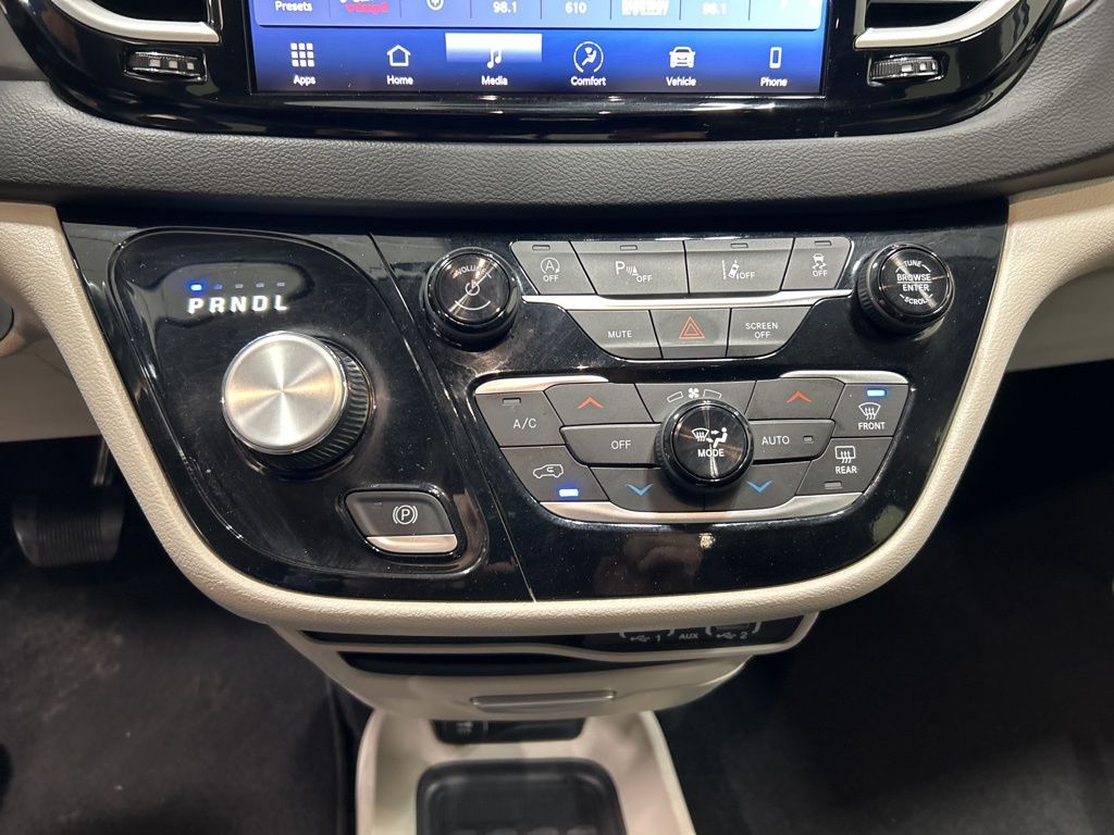 used 2024 Chrysler Pacifica car, priced at $29,979