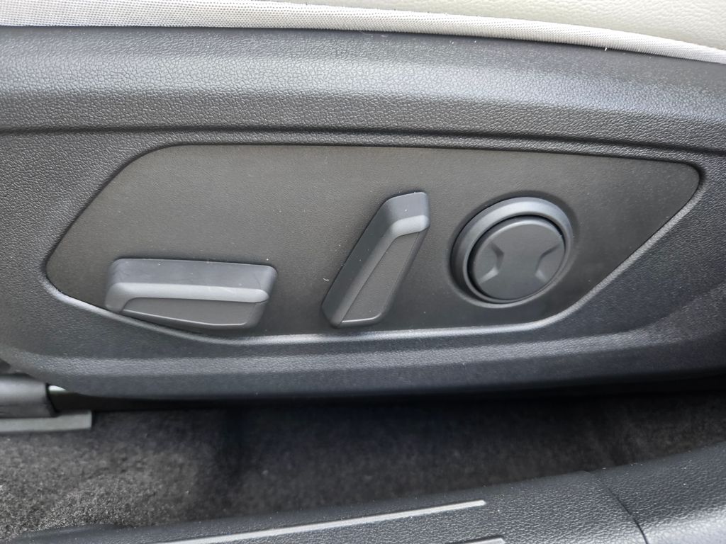 2025 Hyundai Elantra Limited Edition 19