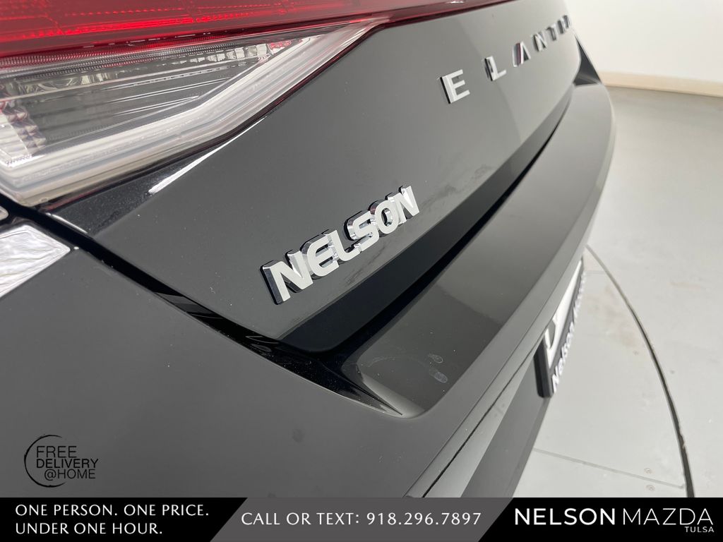 Used 2022 Black Hyundai SEL image 15