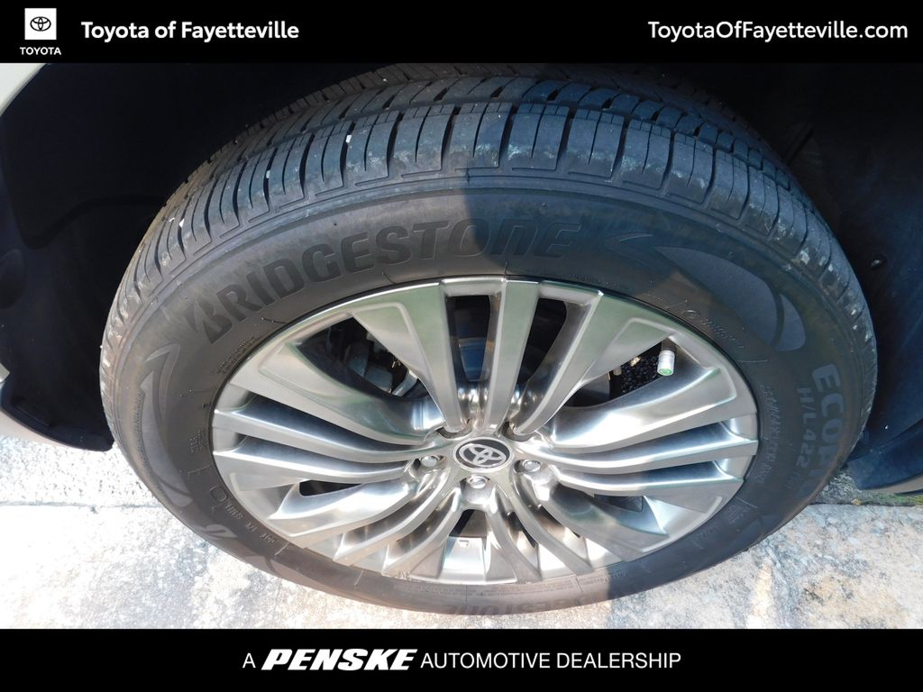 Thumbnail: 2021 Toyota Venza - 7