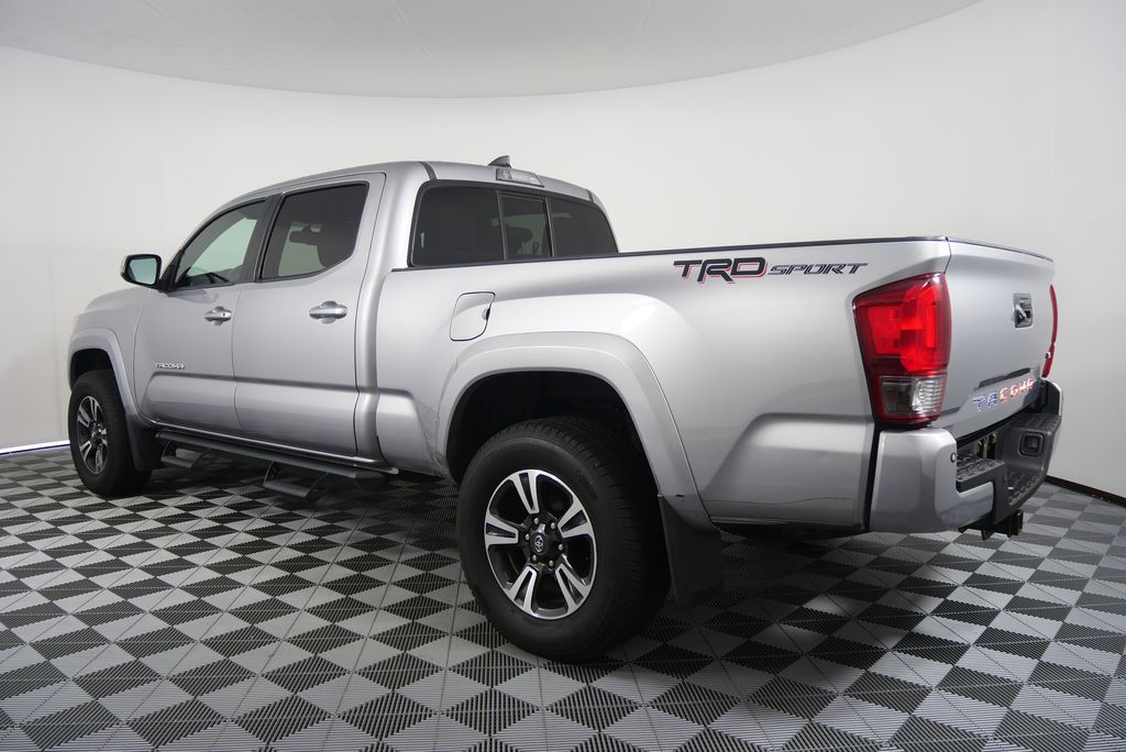 Thumbnail: 2016 Toyota Tacoma - 6