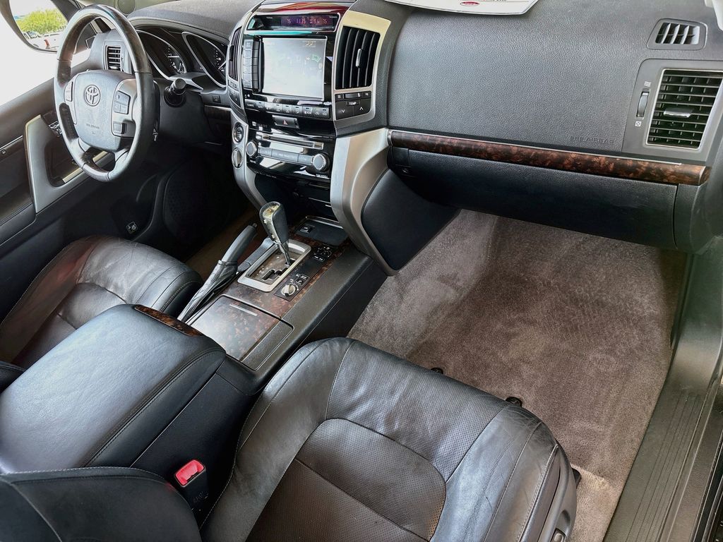 Thumbnail: 2015 Toyota Land Cruiser - 17