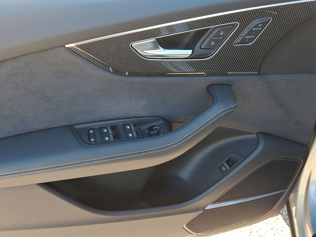 Thumbnail: 2023 Audi SQ8 - 13