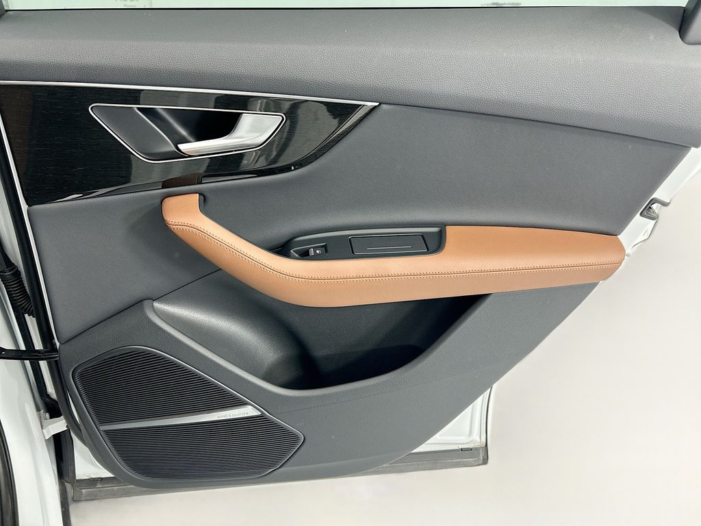 Thumbnail: 2023 Audi Q7 - 26