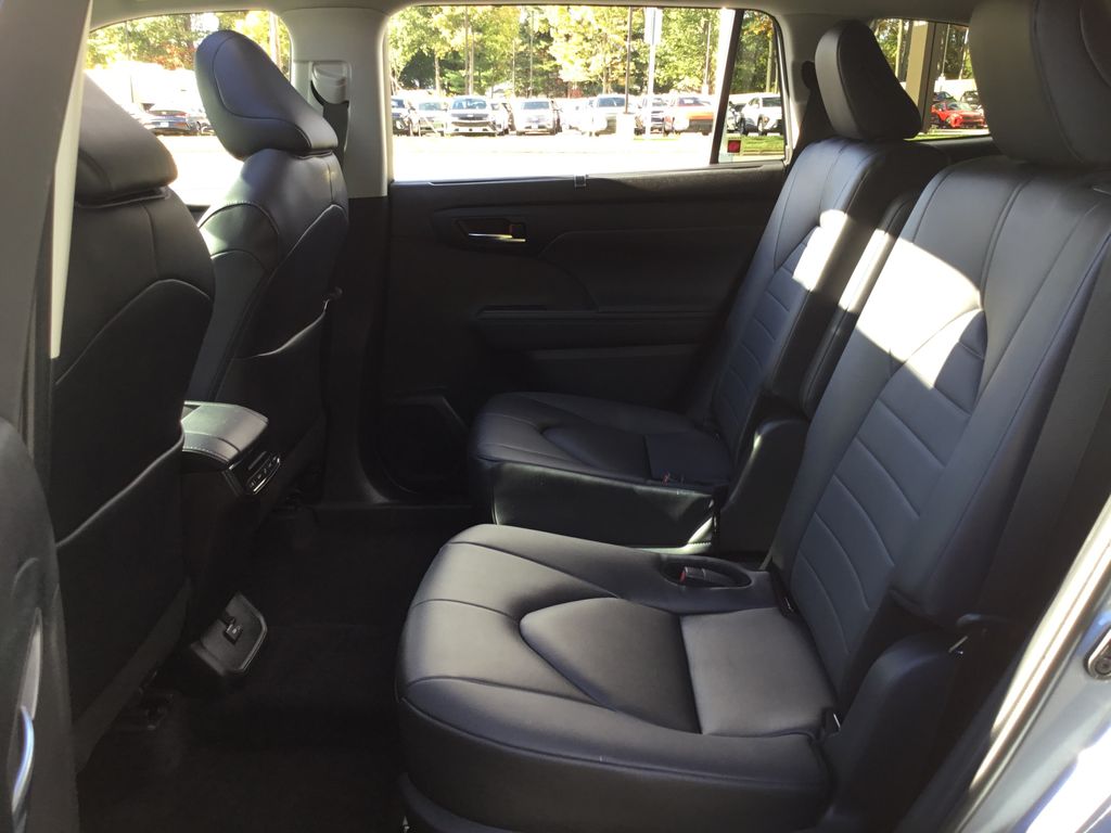 Thumbnail: 2024 Toyota Highlander - 16