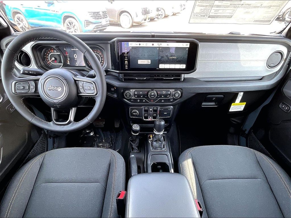 2026 Jeep Gladiator — photo 12
