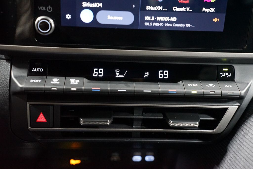 Thumbnail: 2025 Toyota Camry - 21