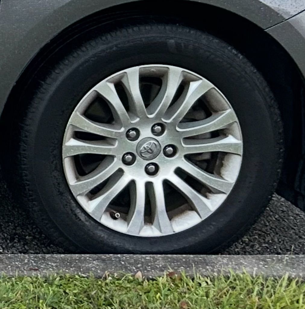 Thumbnail: 2017 Toyota Sienna - 9