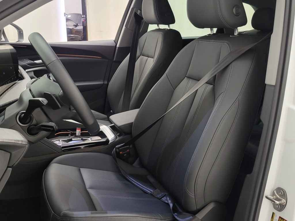 Thumbnail: 2025 Audi Q5 - 26