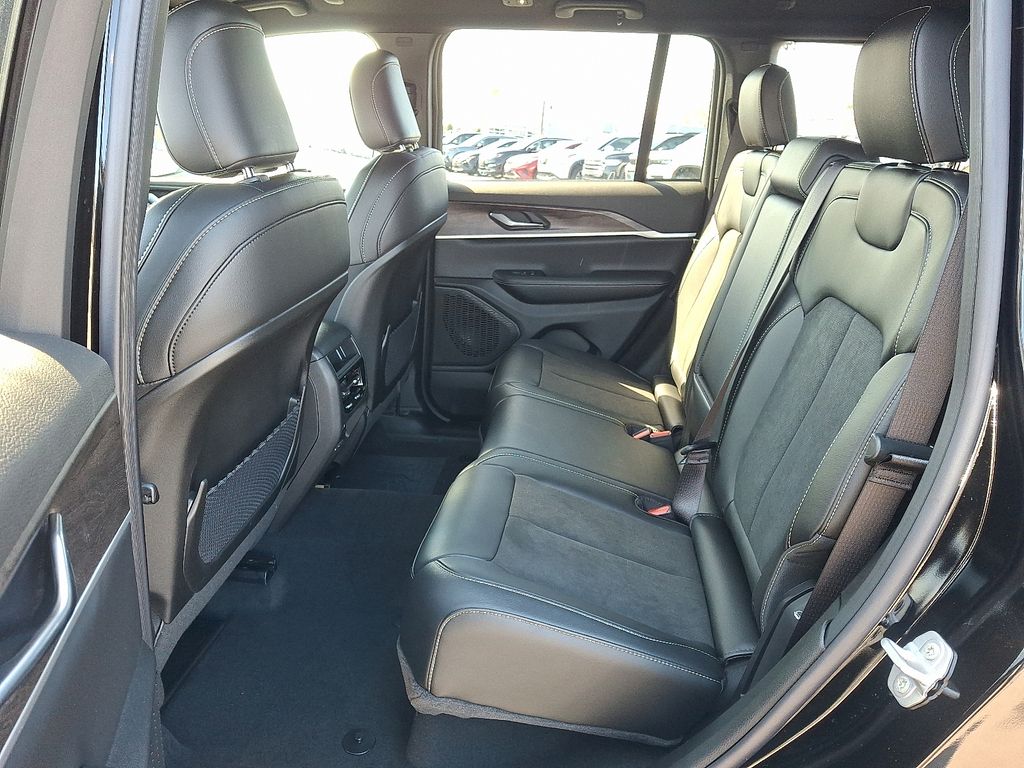 2026 Jeep Grand Cherokee — photo 6