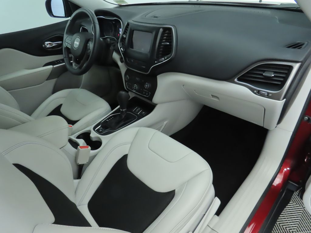 Thumbnail: 2020 Jeep Cherokee - 17