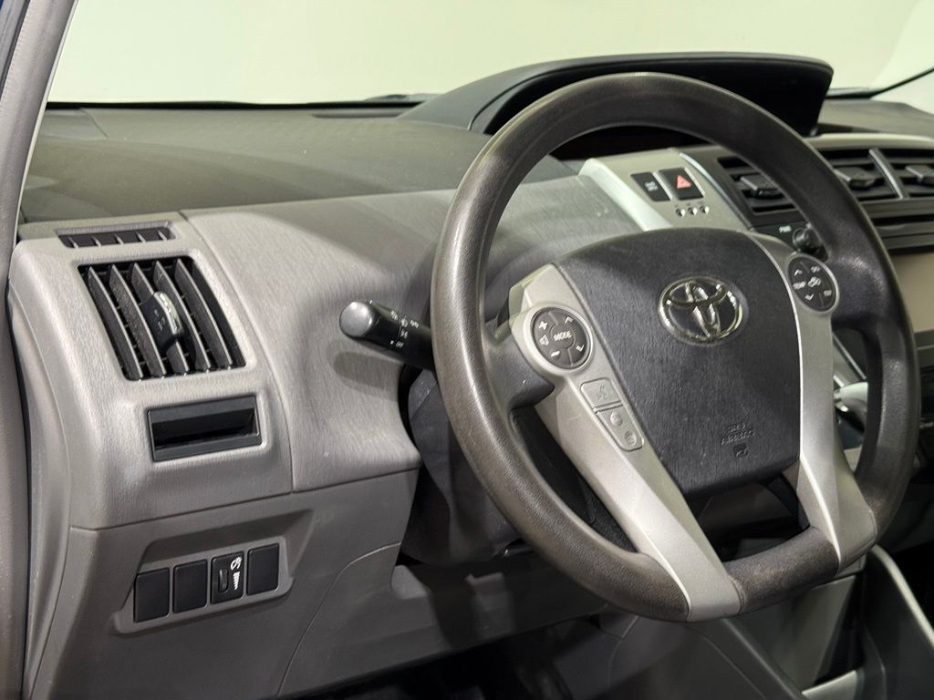 Thumbnail: 2012 Toyota Prius v - 17