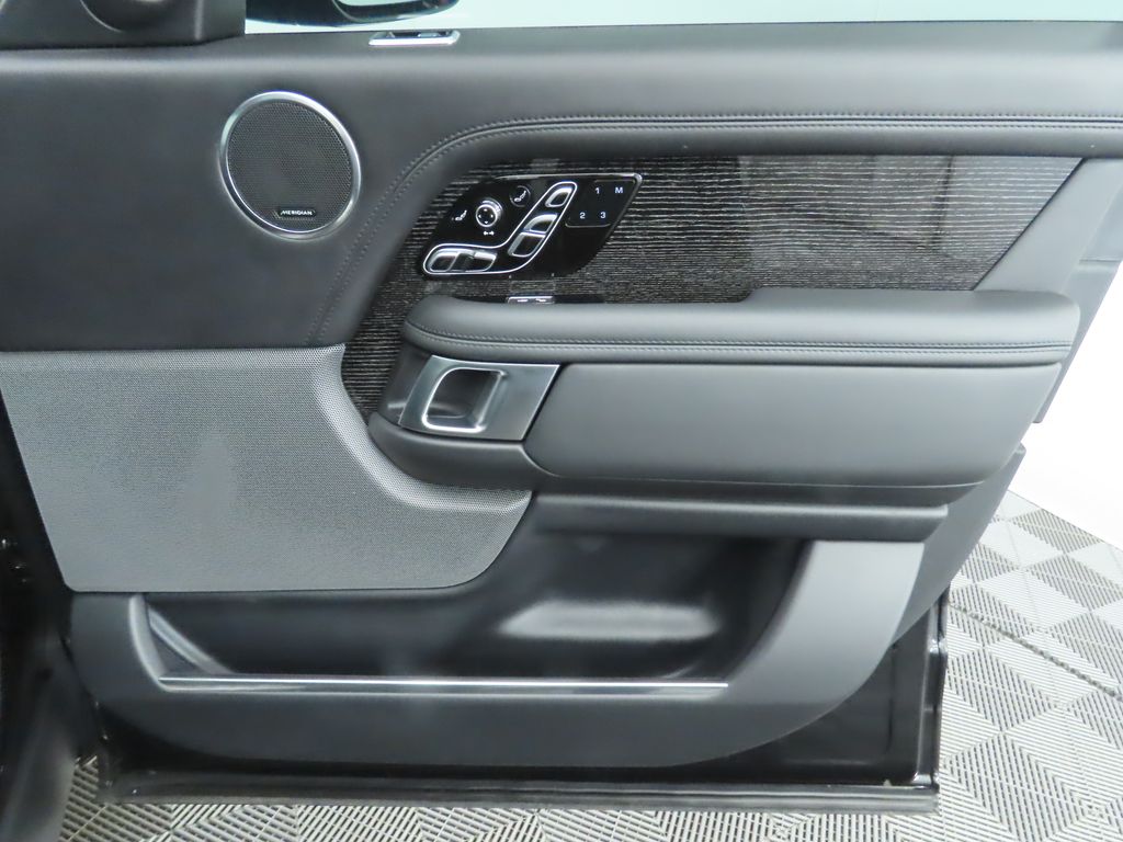 Thumbnail: 2021 Land Rover Range Rover - 26