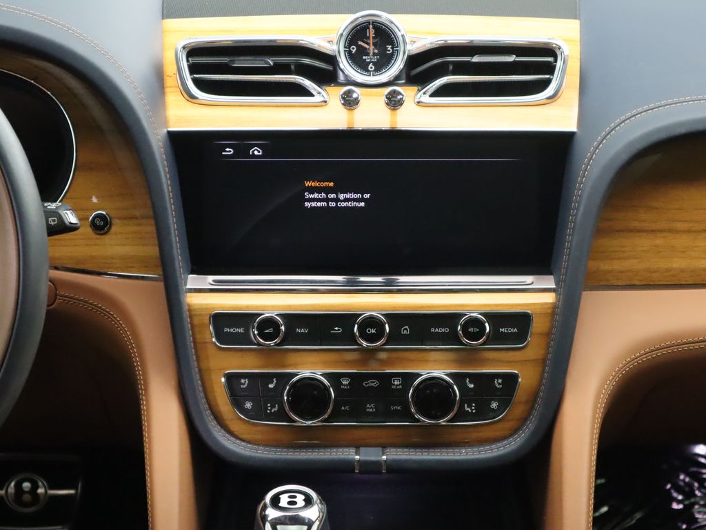 2021 Bentley Bentayga  14