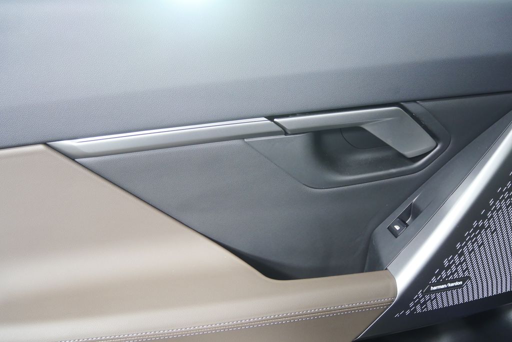 Thumbnail: 2025 BMW 5 Series - 13