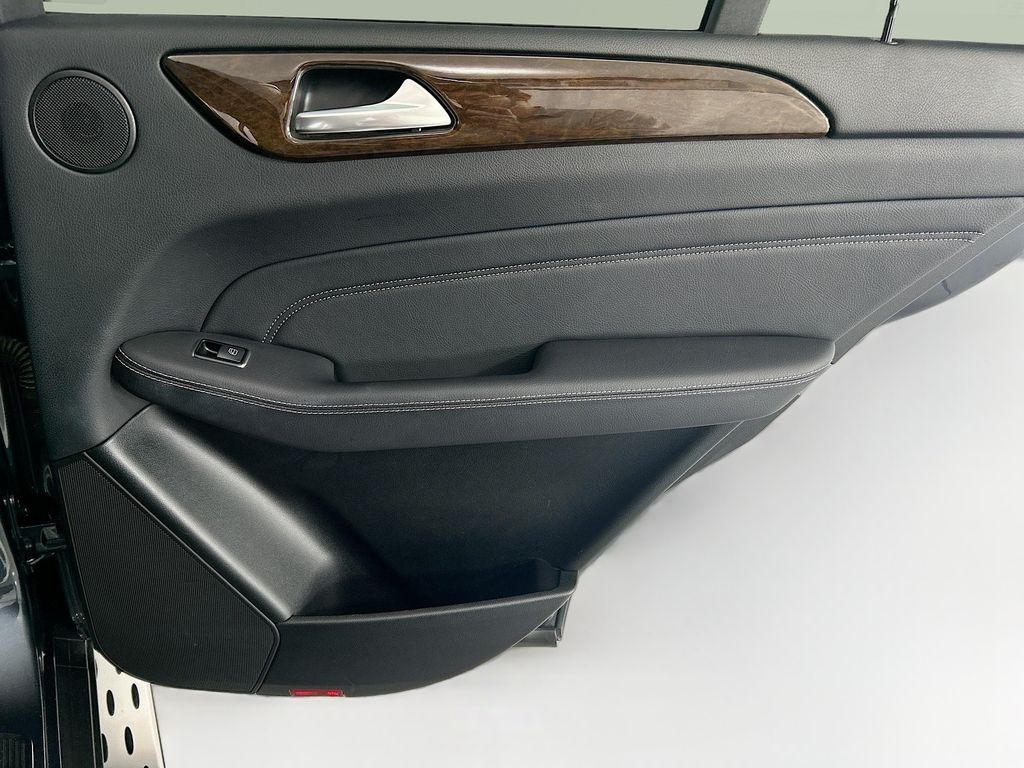 Thumbnail: 2012 Mercedes-Benz M-Class - 26