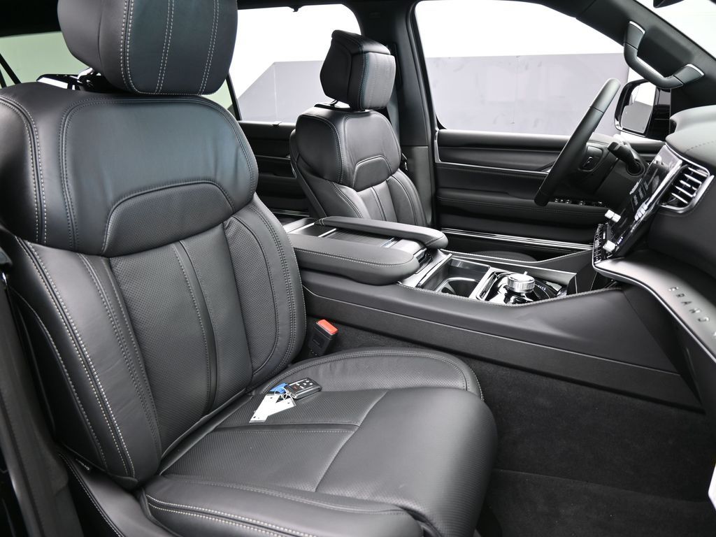 New 2026 High Gloss Black Jeep Summit Obsidian image 47