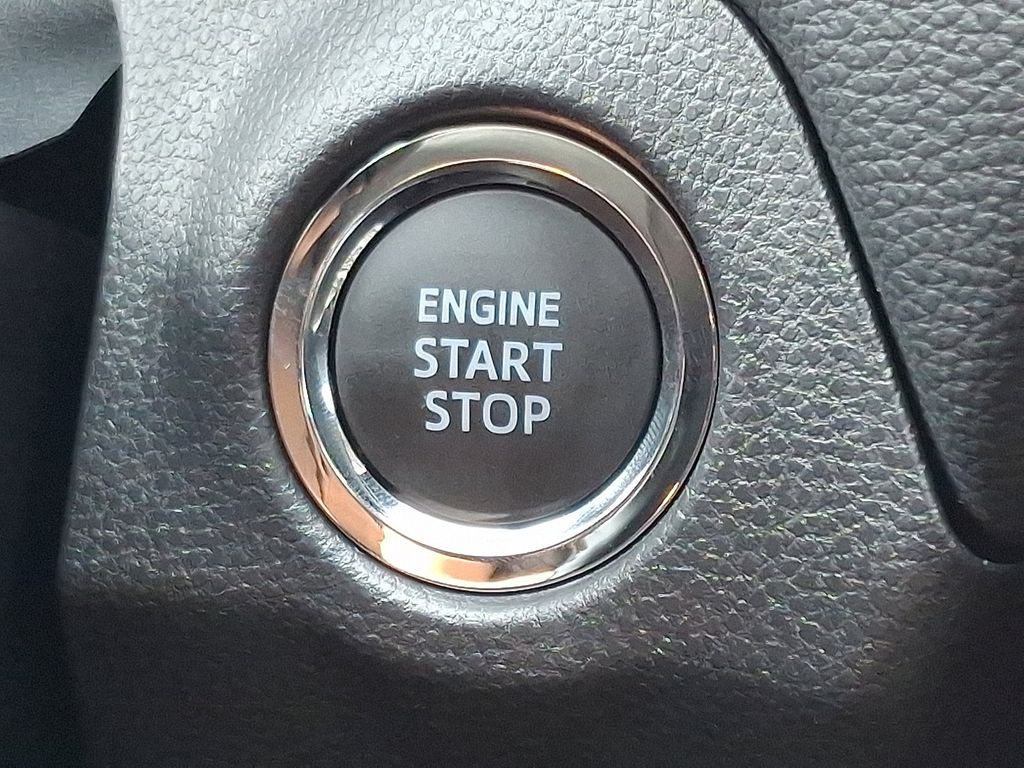 2025 Toyota RAV4 XLE 15