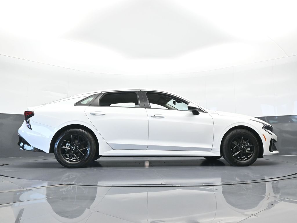 New 2025 Snow White Pearl Kia LXS image 55
