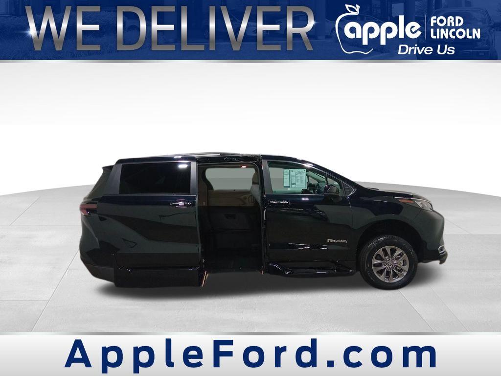 2024 Toyota Sienna XLE