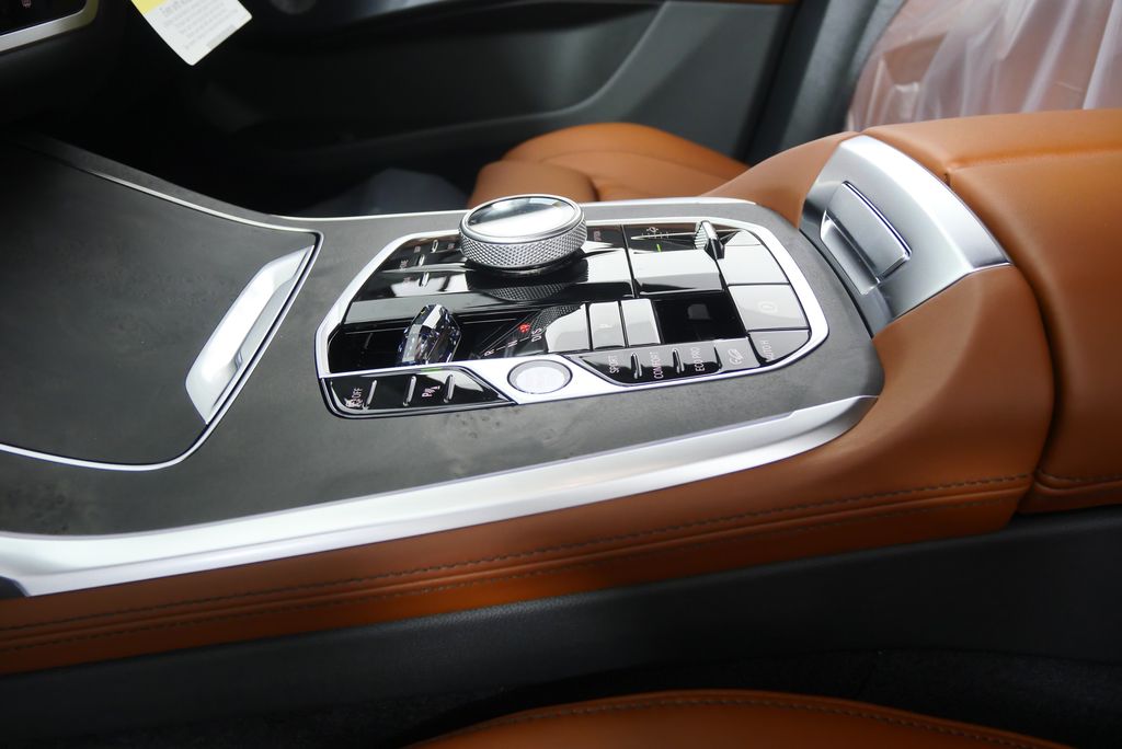 Thumbnail: 2026 BMW X7 - 25