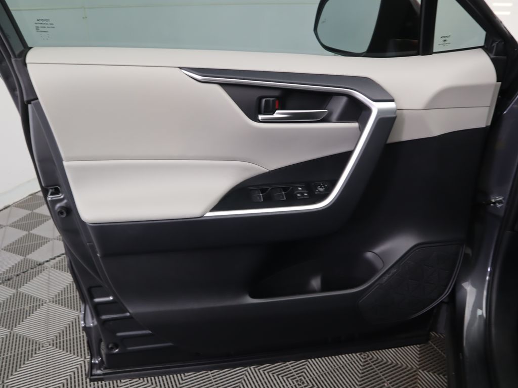 Thumbnail: 2025 Toyota RAV4 - 24