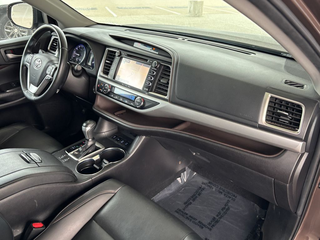 Thumbnail: 2019 Toyota Highlander - 23