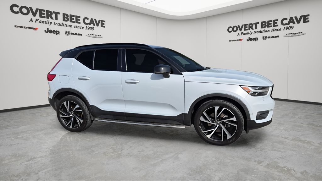 Used Car 2022 Volvo Xc40  R-design For Sale Under $25,000 In Austin, Texas