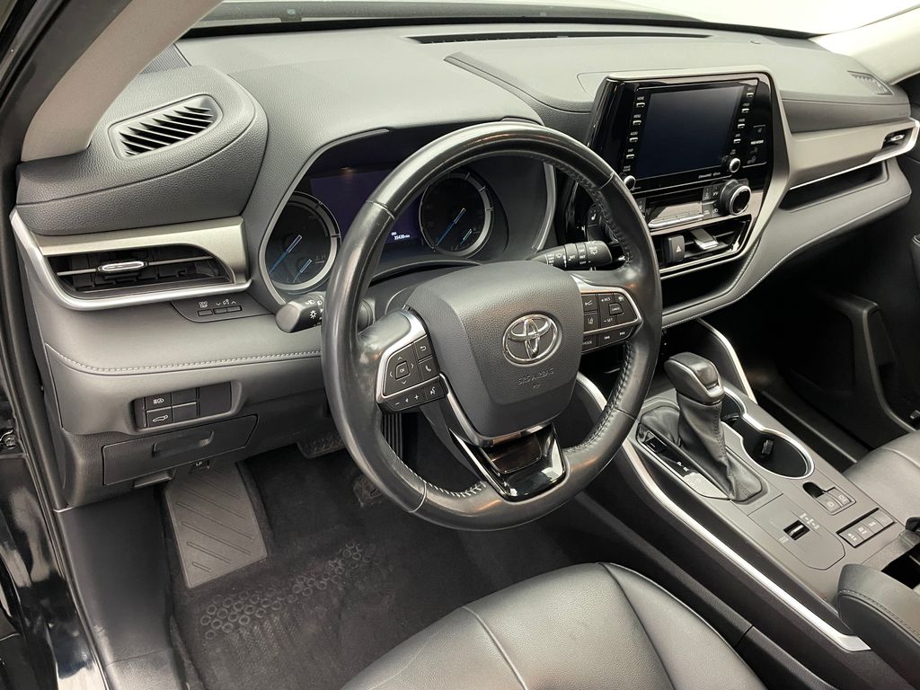 Thumbnail: 2020 Toyota Highlander - 11