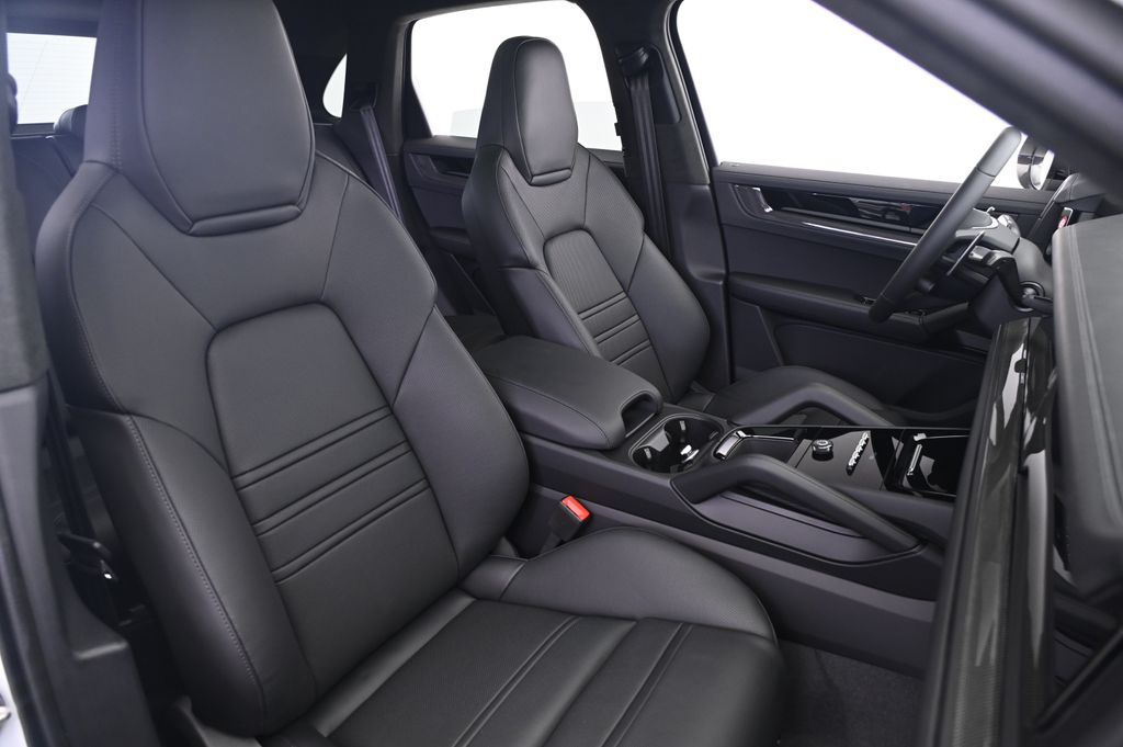 Thumbnail: 2026 Porsche Cayenne - 24