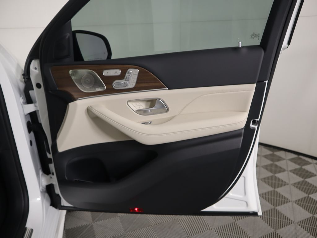 Thumbnail: 2026 Mercedes-Benz GLE - 27