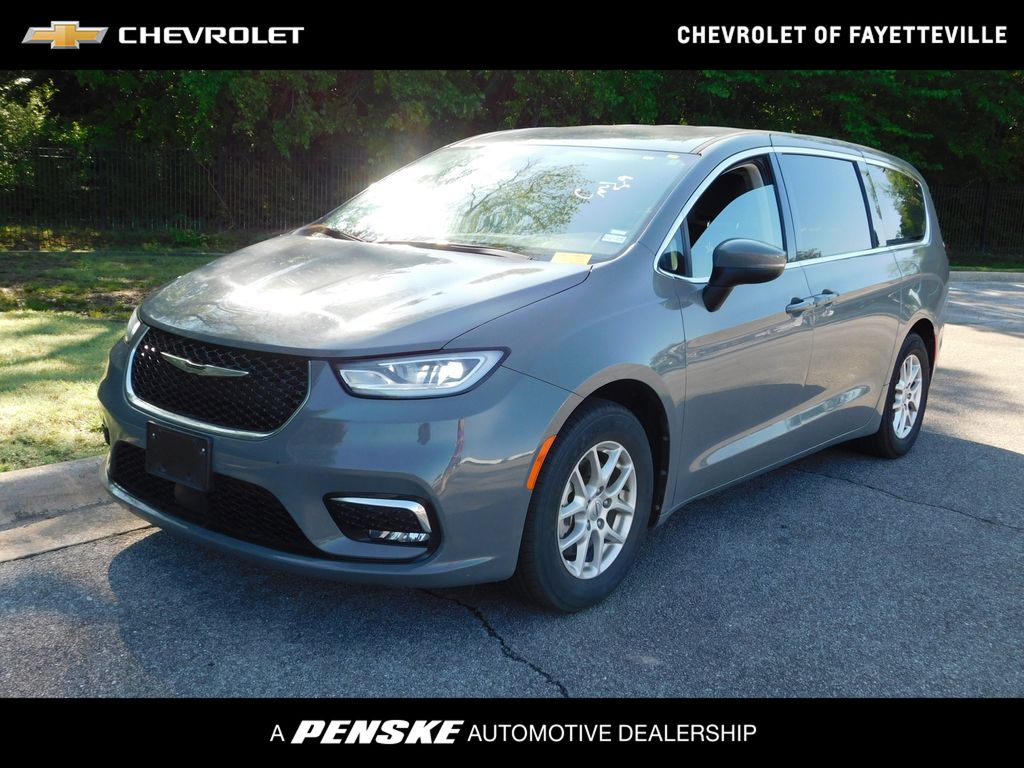 2023 Chrysler Pacifica Touring L -
                Fayetteville, AR