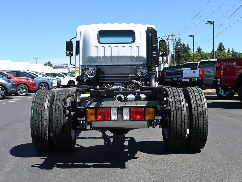 2025 Isuzu NRR 