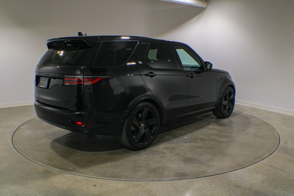 Certified Used 2025 Black Land Rover Dynamic SE image 5
