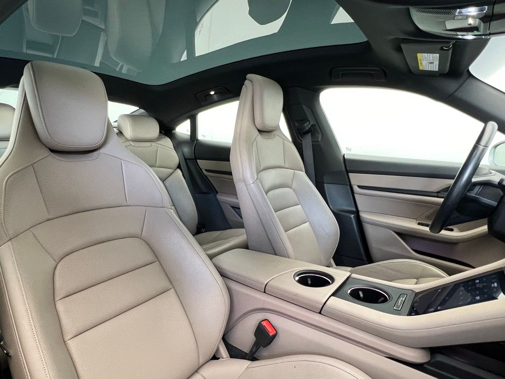 2021 Porsche Taycan  18