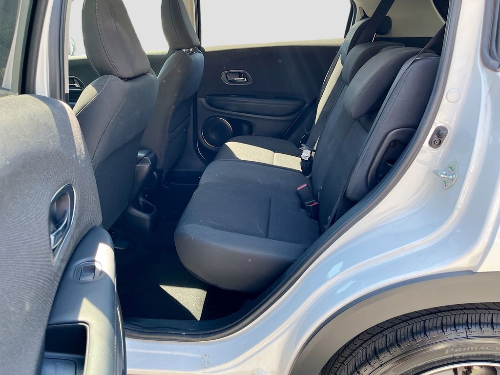 Used 2022 White Honda EX image 24