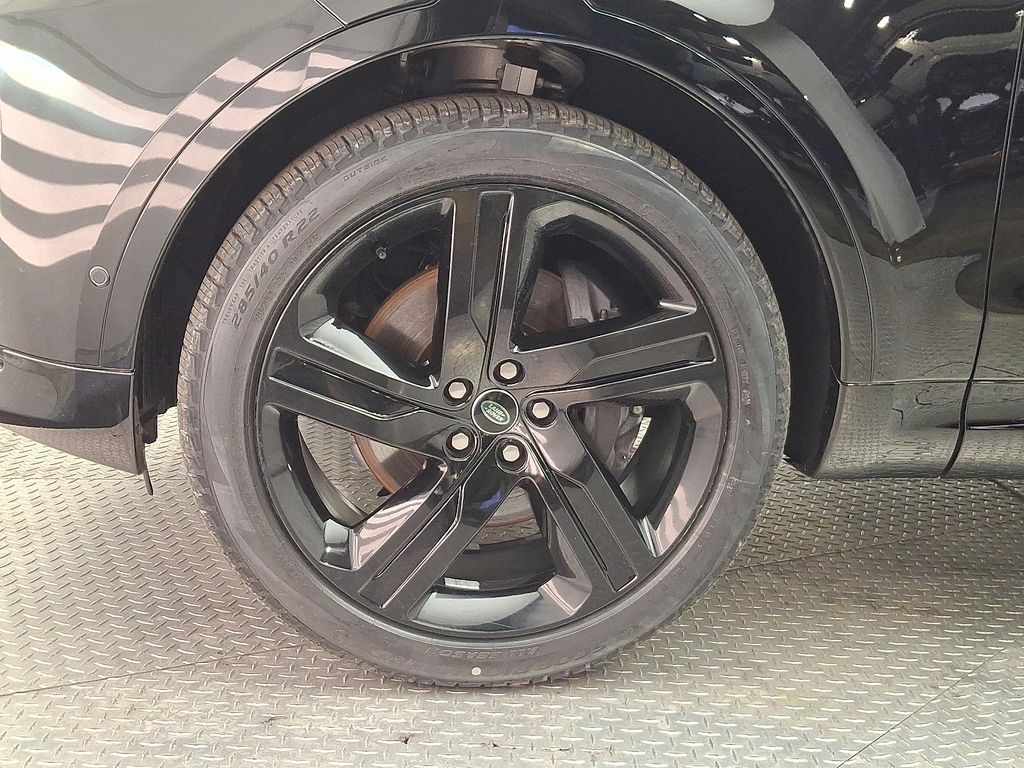 Thumbnail: 2024 Land Rover Discovery - 8