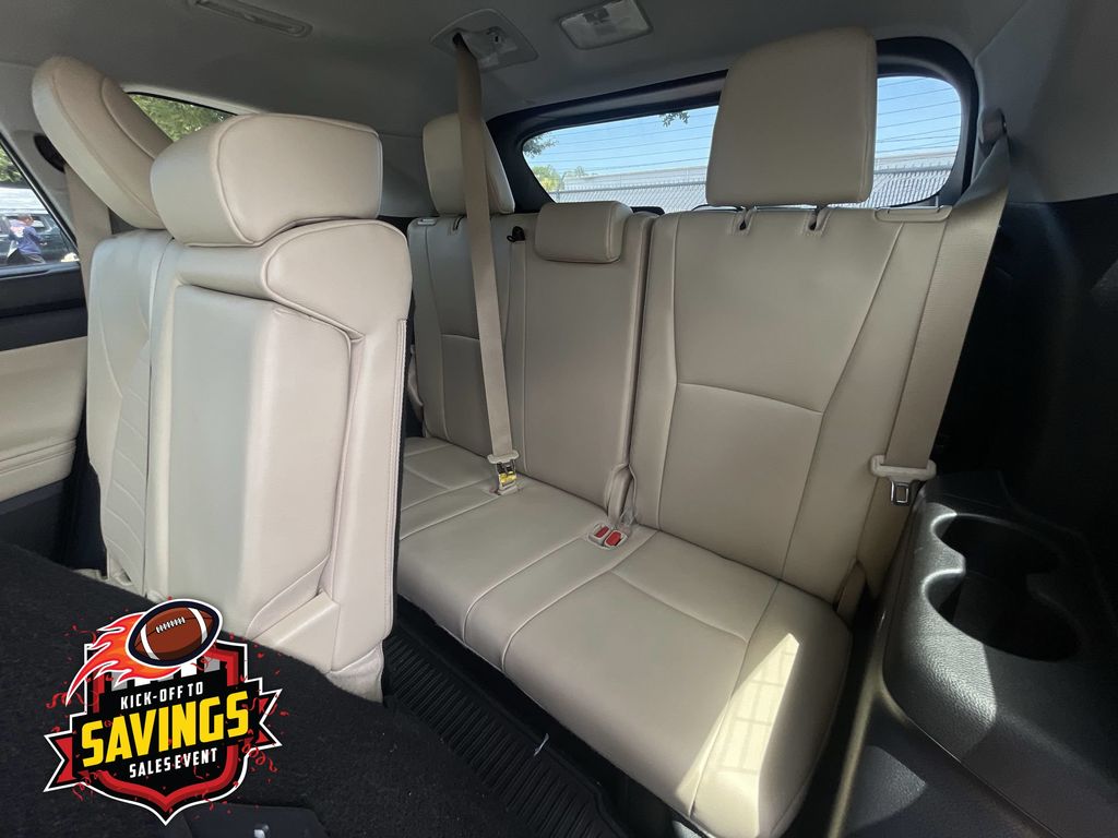 Used 2025 Toyota Highlander SUV