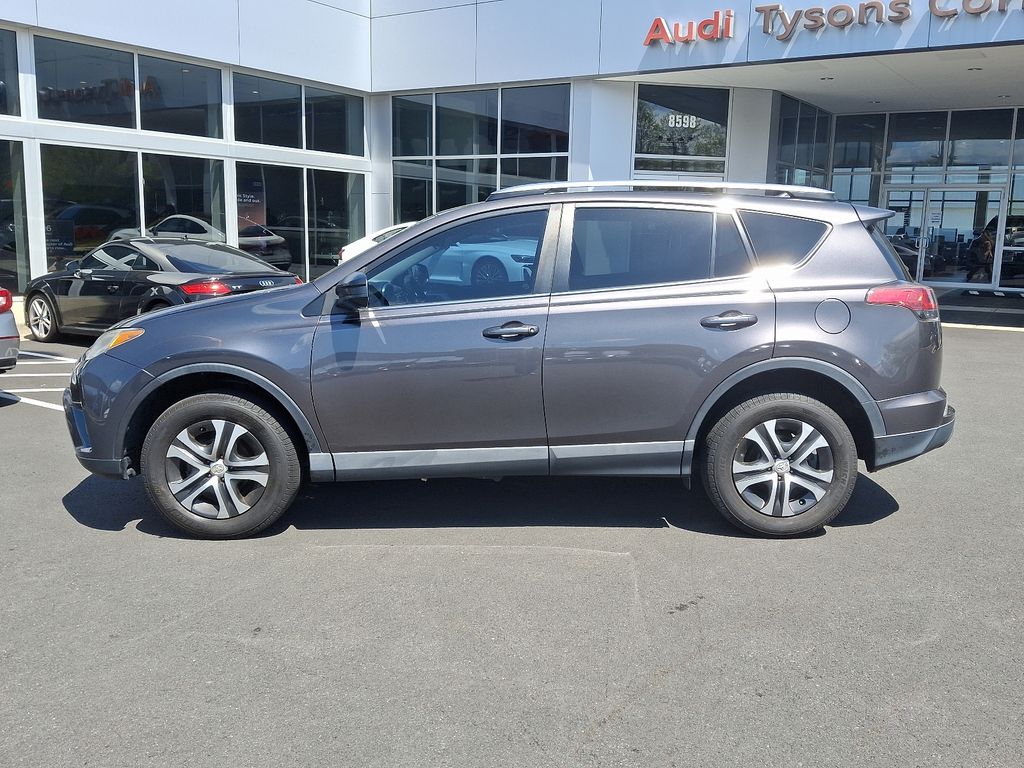 2017 Toyota RAV4 LE 7