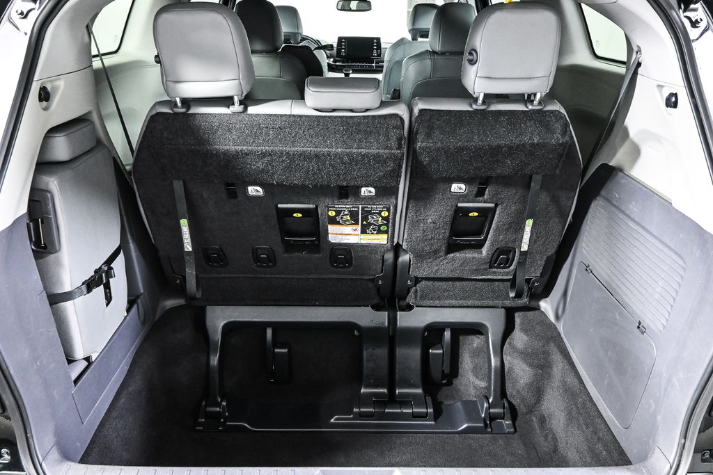 2023 Toyota Sienna XLE Hybrid 27