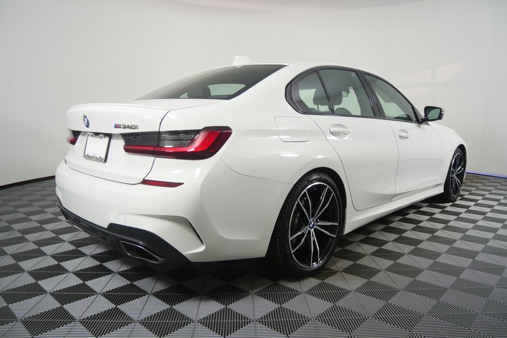 Thumbnail: 2022 BMW 3 Series - 3