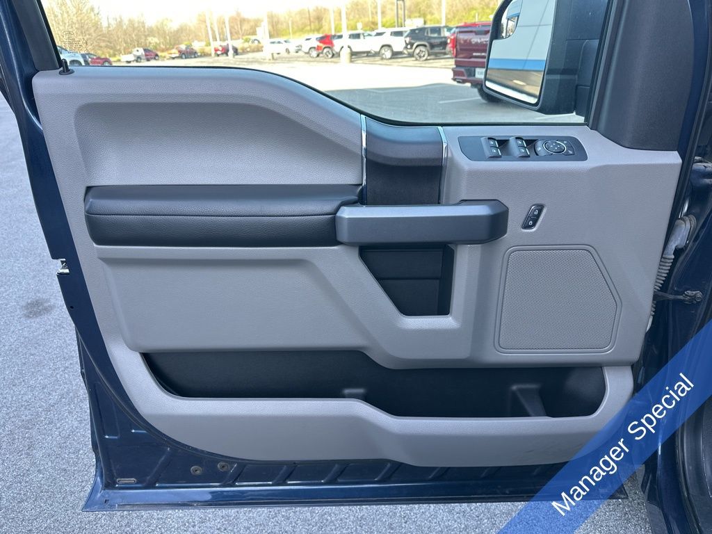 2019 Ford F-150 XLT photo