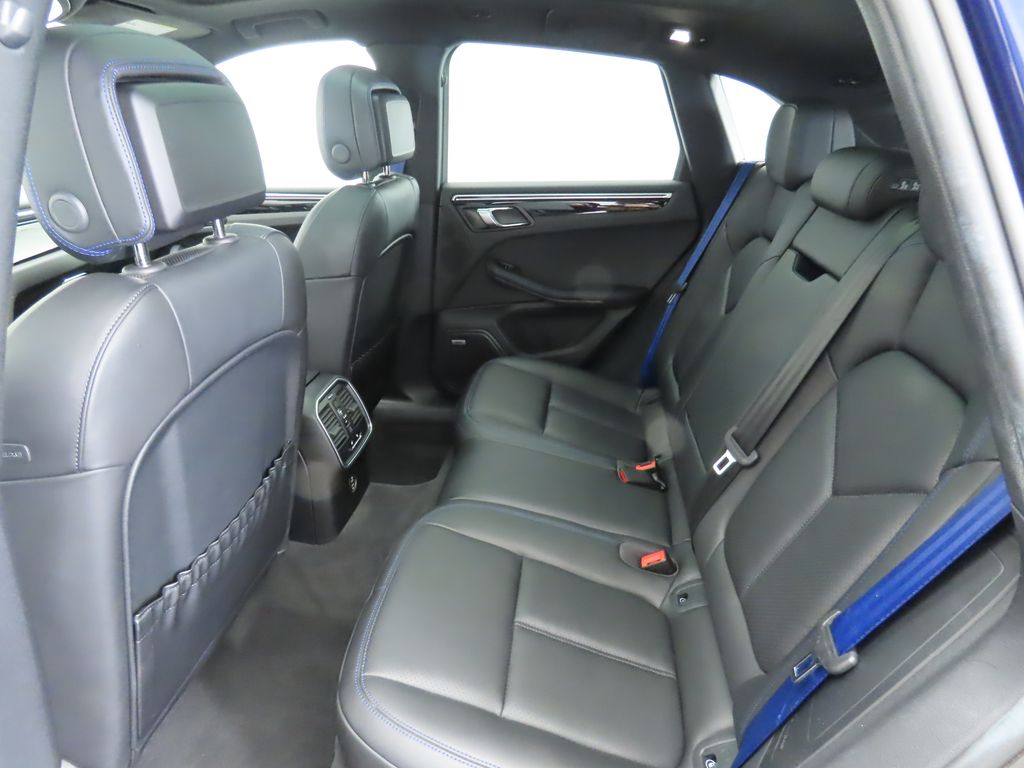 Thumbnail: 2022 Porsche Macan - 20