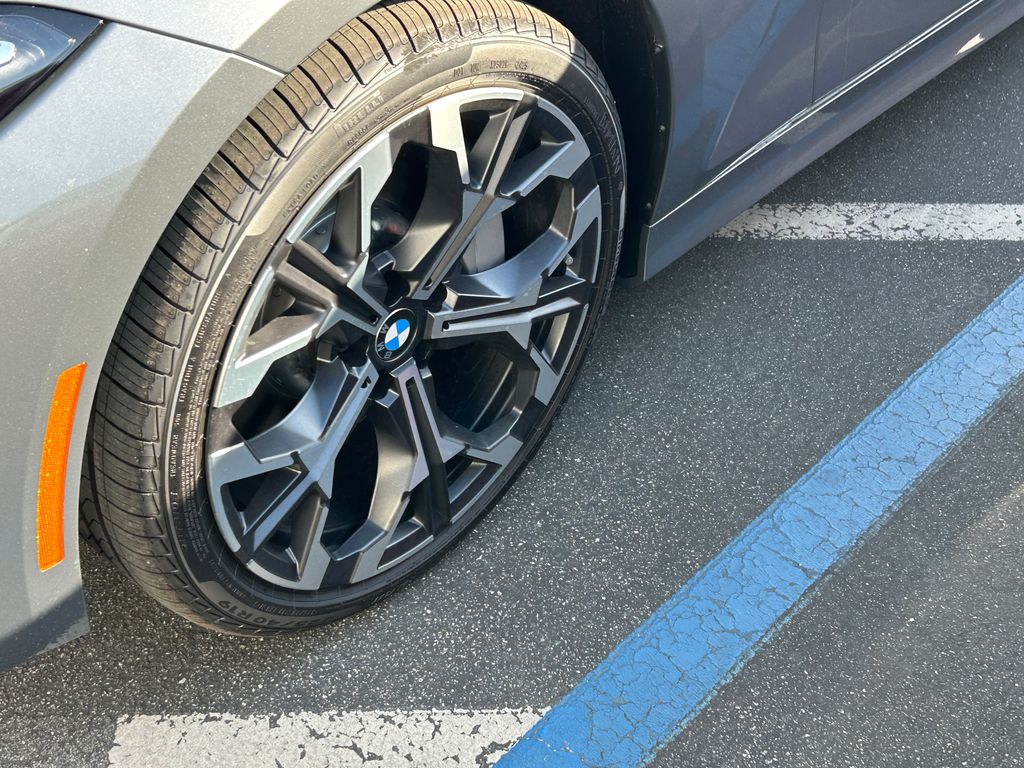 Thumbnail: 2025 BMW 3 Series - 3
