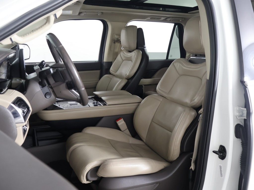Used 2022 White Lincoln Reserve image 37