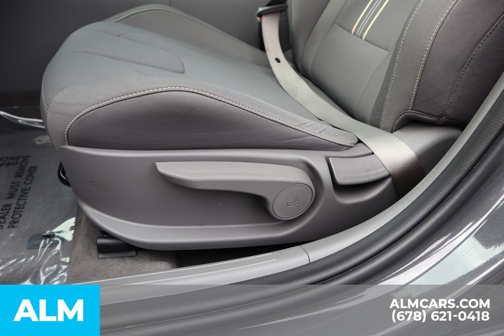 Used 2025 Gray Hyundai SEL Sport image 13