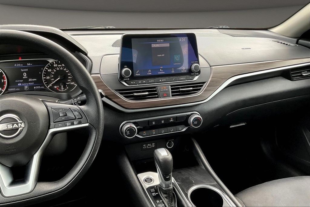 Used 2024 Nissan Altima Sedan